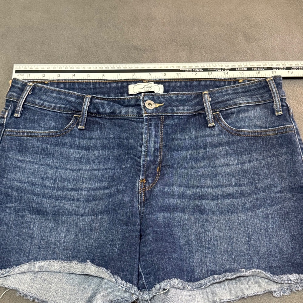 Levi's Cut Off Denim Shorts Mid Rise Frayed Hem Blue Size 14 - Picture 6 of 7